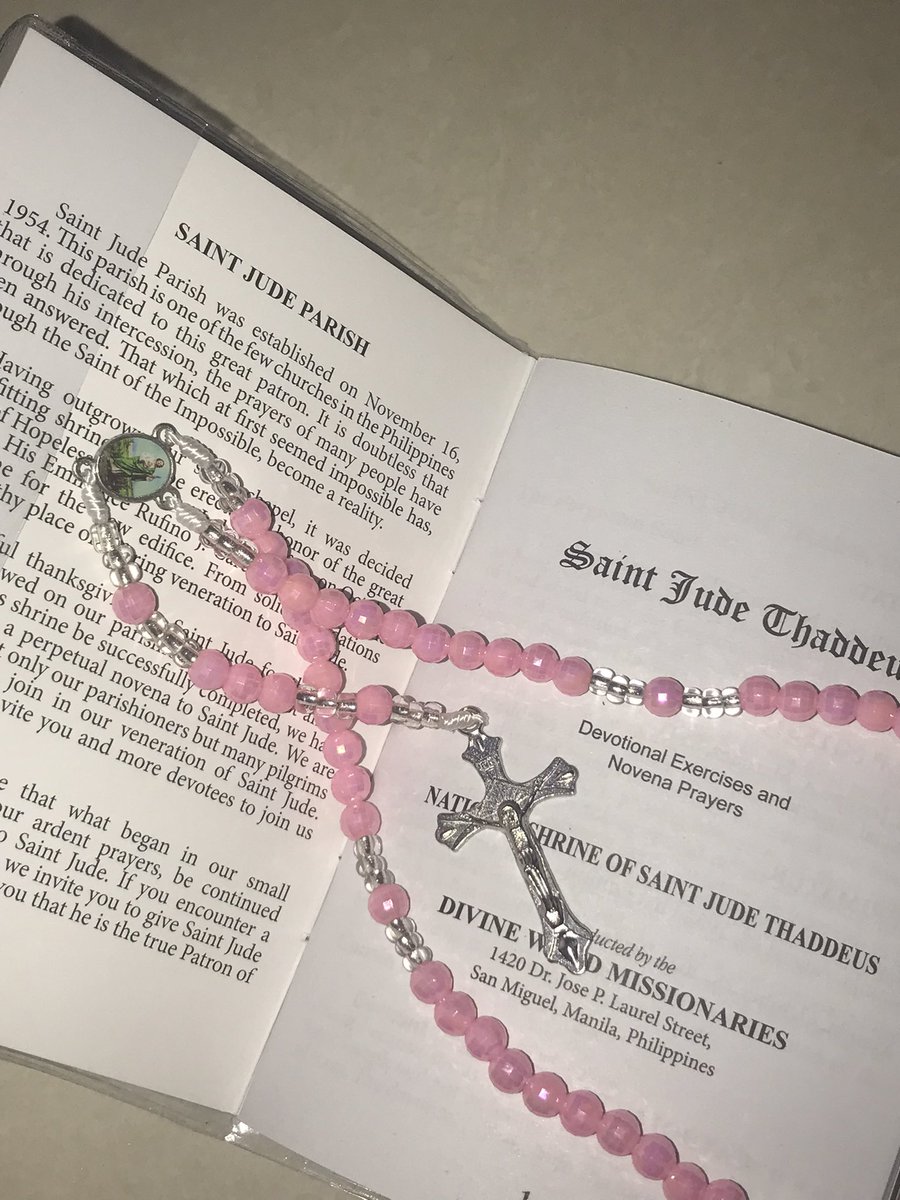 ramy_studies's tweet photo. after mass kanina my newly found friend said, “wait lang, bilhan kita nito kasi nakita kita naiiyak kanina, mas okay raw kasi kapag iba nagbigay” and he gave me this rosary 🥹 what a thoughtful thing to do from someone who I just recently met https://t.co/vtj7IOKUGj