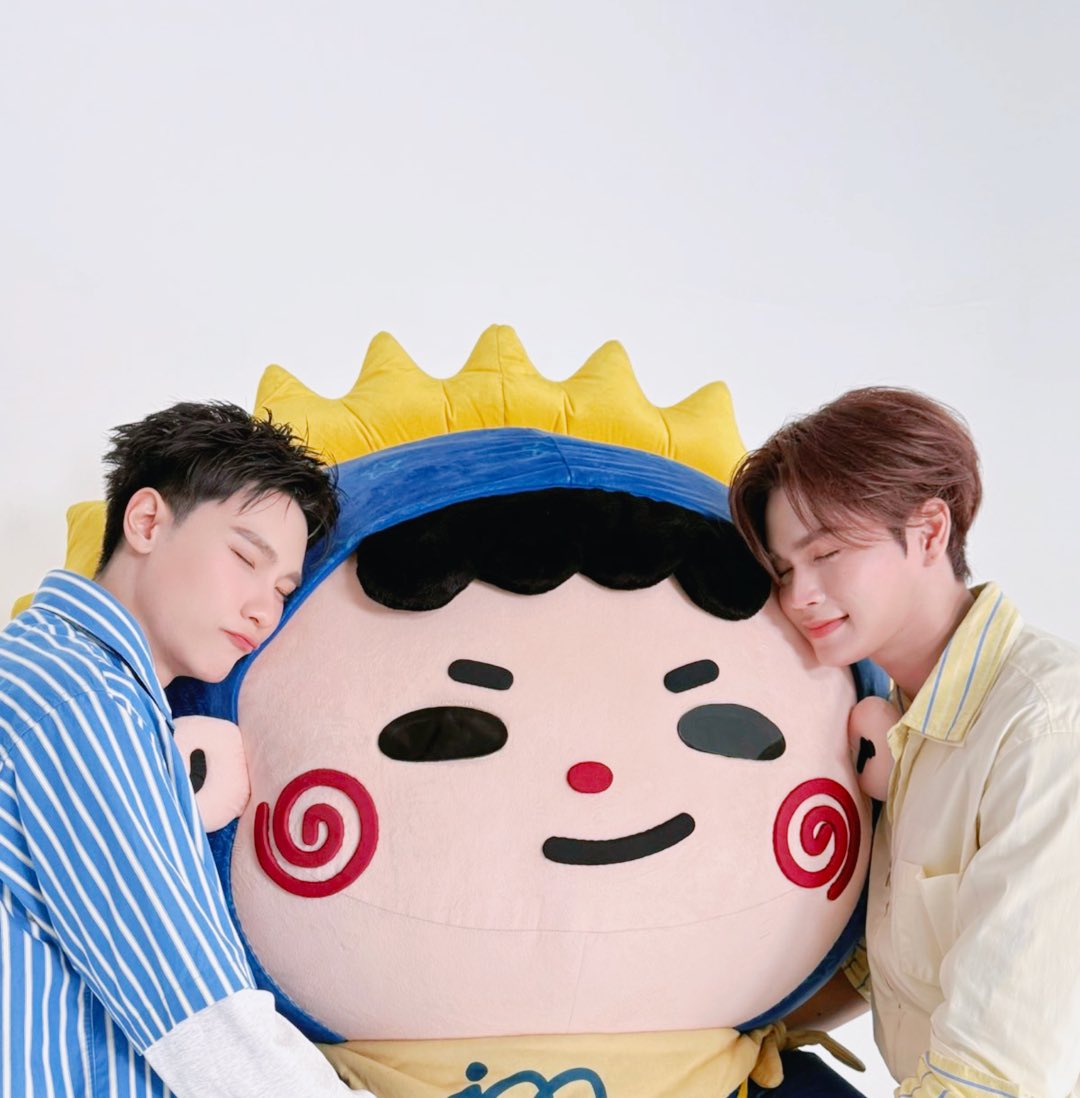 kk_fromwhere's tweet photo. เพิ่งสังเกตีรูปนี้ คืออ เข้าใจตี๋บ้านนี้ทุกอย่าง น้องมาร์คสวยมากอะ🥹🥹 แบบส๊วยยย จิ้มลิ้ม คนสวยขา ((ถ้าเห็นอย่าบล้อคแม่!!🫶🏻🙂‍↕️))

#JuniorMark #JUMMO 
#markjrtn https://t.co/INJsyYJ2kZ