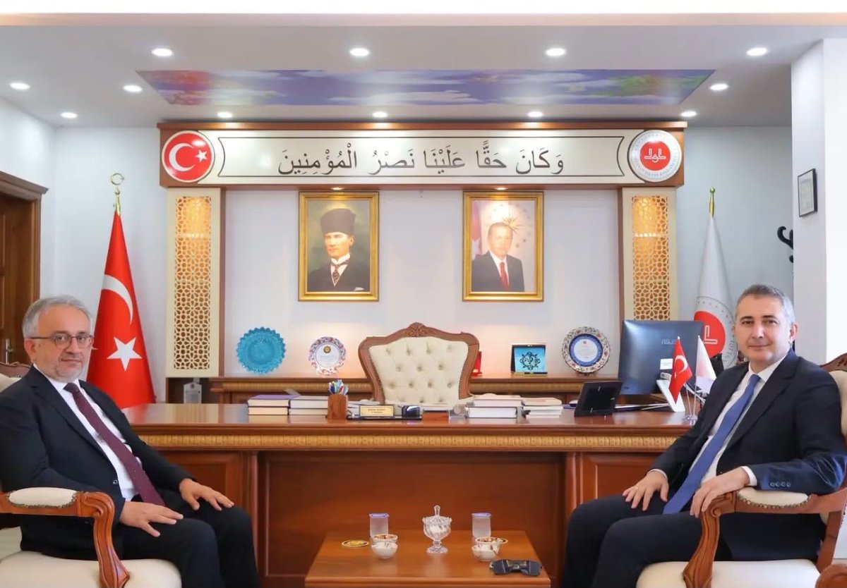 yucelnamal45's tweet photo. Daha önce Zonguldak’ta da görev yapan Bayburt İl Müftüsü Sayın Bayram DANACI’yı makamında ziyaret ettik.
Değerli Müftümüze hüsnükabulleri, hoş sohbeti ve nazik misafirperverliği için en kalbi şükranlarımı sunarım. https://t.co/VYhRHuGaag