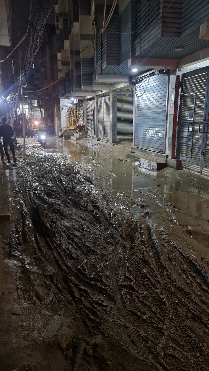 KritikaMurari's tweet photo. @gupta_rekha Welcome to Saket.This road has been dug up for months,One spell of rain and it's impossible to walk without wading through mud and stagnant water. Paying thousands for this?
Repair,restore basic civic infrastructure@MCDDelhi @LtGovDelhi @CMODelhi #Delhi #Saket #InfrastructureFail https://t.co/Ef9bqh1ERr