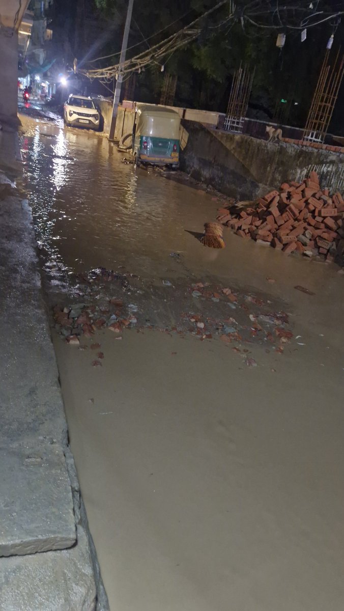 KritikaMurari's tweet photo. @gupta_rekha Welcome to Saket.This road has been dug up for months,One spell of rain and it's impossible to walk without wading through mud and stagnant water. Paying thousands for this?
Repair,restore basic civic infrastructure@MCDDelhi @LtGovDelhi @CMODelhi #Delhi #Saket #InfrastructureFail https://t.co/Ef9bqh1ERr