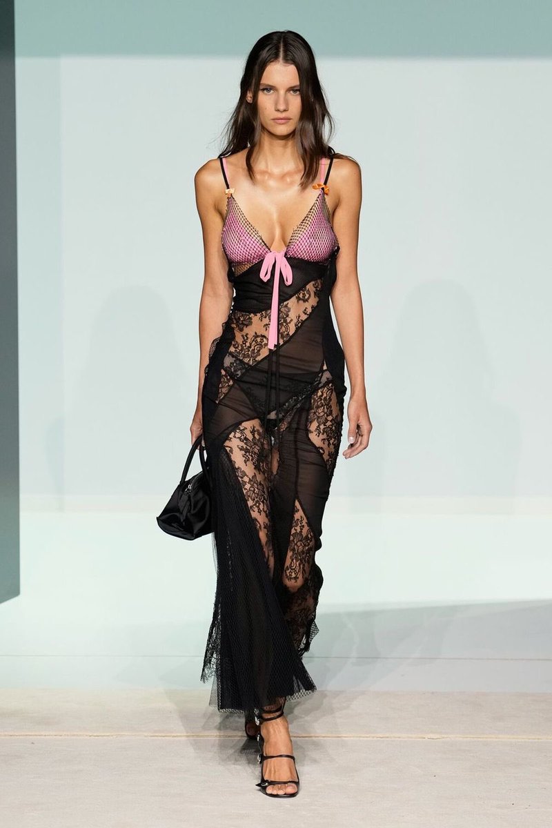 hannah_summers_'s tweet photo. lace and satin https://t.co/tT2P7WJQhY