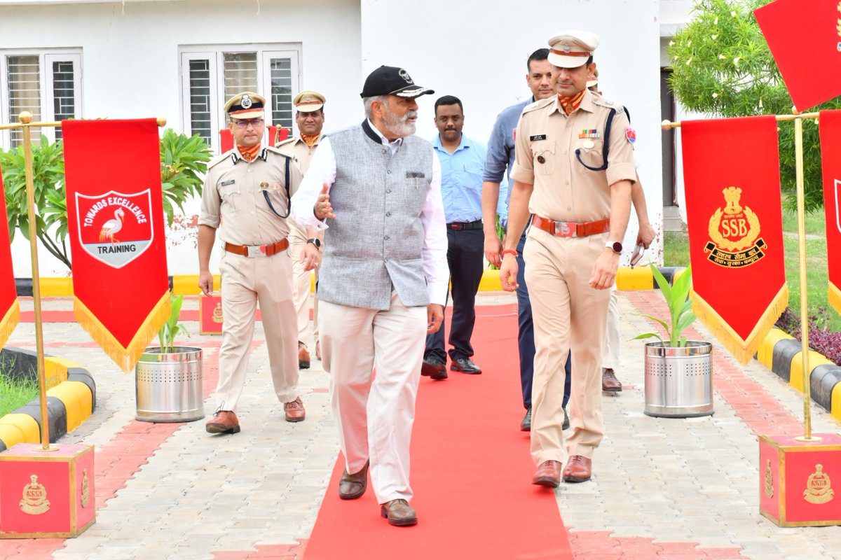 IDSAIndia's tweet photo. Director General @IDSAIndia 
@SujanChinoy received and inspected a Guard of Honour at the Recruit Training Centre (RTC) of the Sashastra Seema Bal (SSB) located in Alwar, Rajasthan, during his visit as part of the evaluation of the CAPFs' Modernisation Plan. The visit reflects MP-IDSA's commitment to understanding training, capability development, and modernisation challenges through field-level engagement, contributing to informed policy recommendations for strengthening India's internal security architecture. 🇮🇳
#MPIDSA #Modernisation #CAPFs #RTCAlwar #TrainingExcellence #NationalSecurity #CapabilityDevelopment #AtmanirbharBharat
