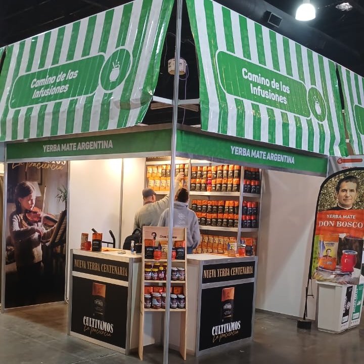 pjuliocesarsdb's tweet photo. Si andan por Buenos Aires, y van a la muestra "Caminos y Sabores", no dejen de pasar por el stand de nuestra Yerba Mate Don Bosco y la Don Bosco Centenaria. El Hno. Tomás sdb, Graciela, Rectora y Raúl, ventas, los esperan. https://t.co/mGRIpNUTm8