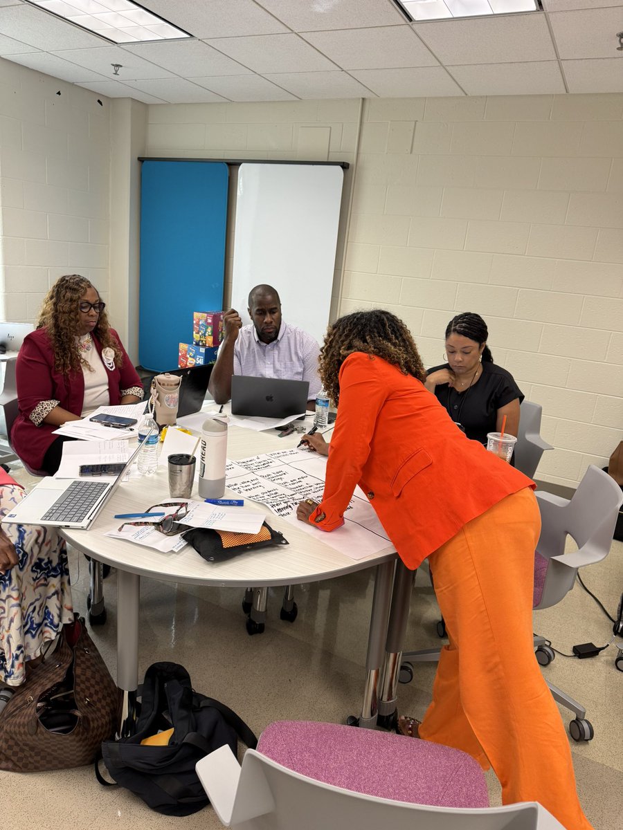 APS_CandI's tweet photo. We had a great session today with Dr. Alexander about #TeacherClarity and the #APSInstructionalFramework! #APSCANDI https://t.co/LWzH7MLX44
