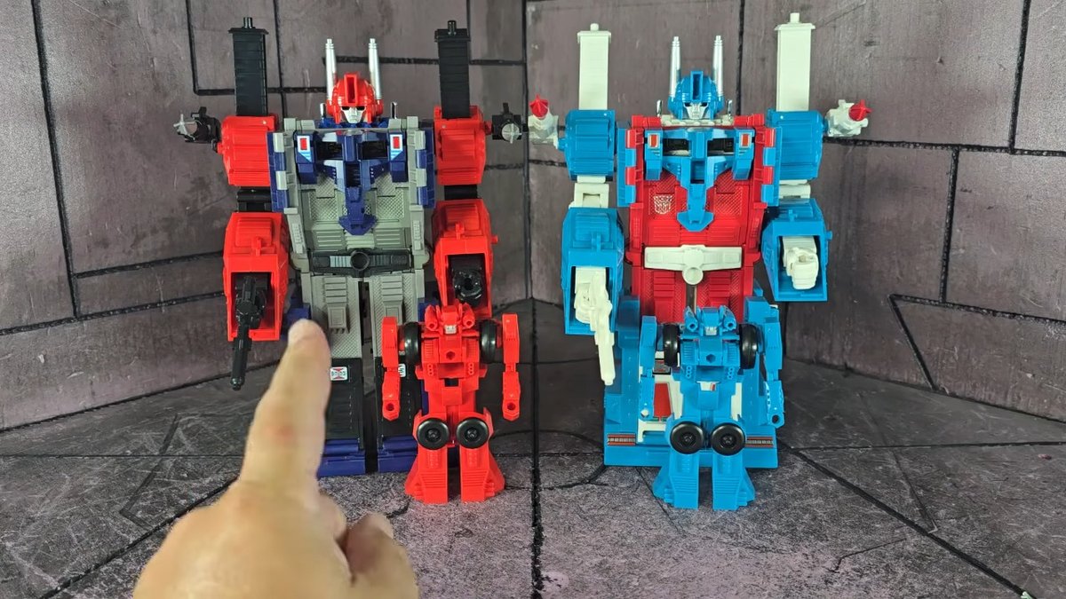 TFormers's tweet photo. #DailyOptimusPrime - Missing Link C-11 Delta Magnus (Powered Convoy) In-Hand Images & Video: See more at https://t.co/fSaoowGrsL https://t.co/fSaoowGrsL - Read More #Transformers #OptimusPrime #DeltaMagnus #Tformers #ToyPhotography https://t.co/vesmbo24Wj