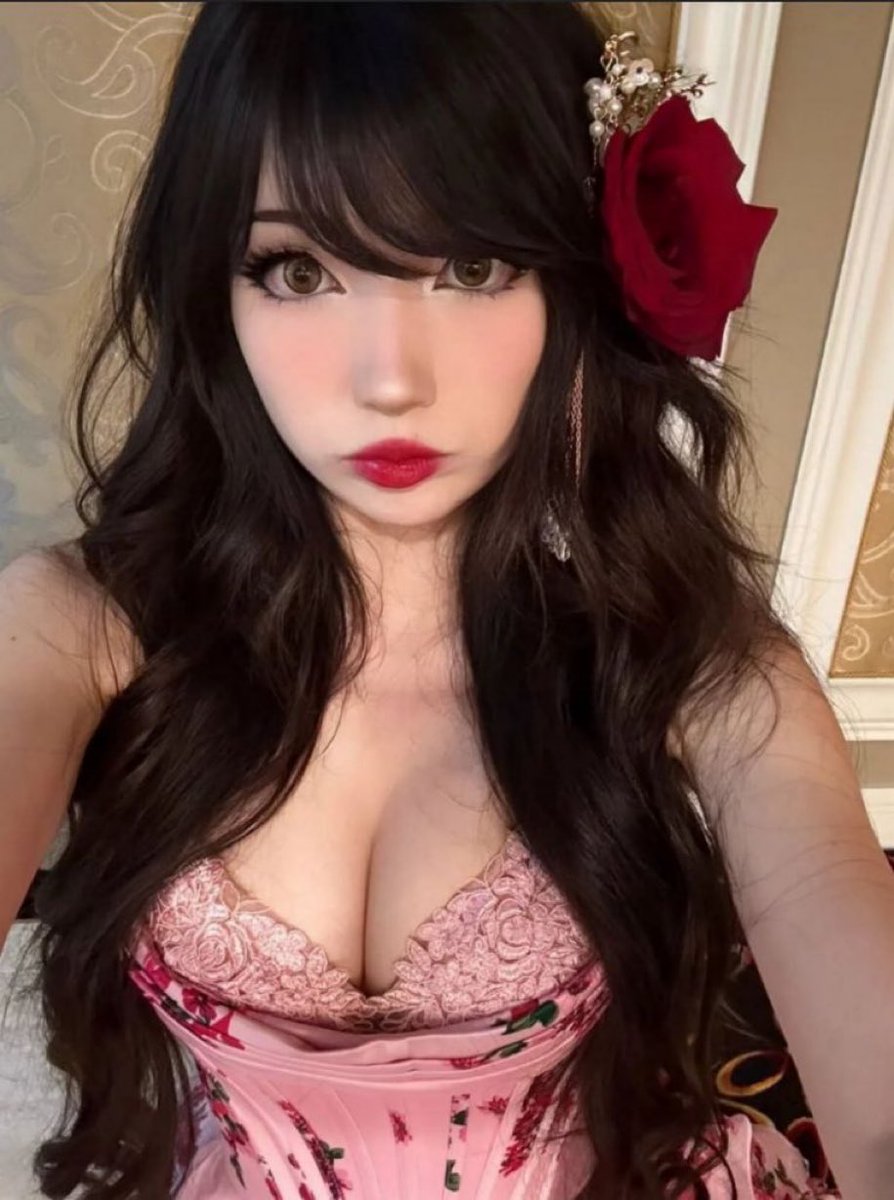 EmiruGng's tweet photo. Goddess Emiru😵‍💫🙇‍♂️ https://t.co/x8y6N5bP0a