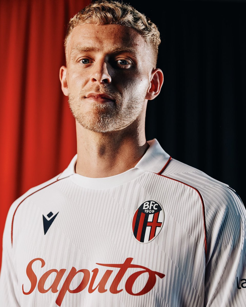 esvaphane's tweet photo. ◽️ Bologna FC 26-27. Macron. Away. ◽️ https://t.co/GjfXvyEX9y