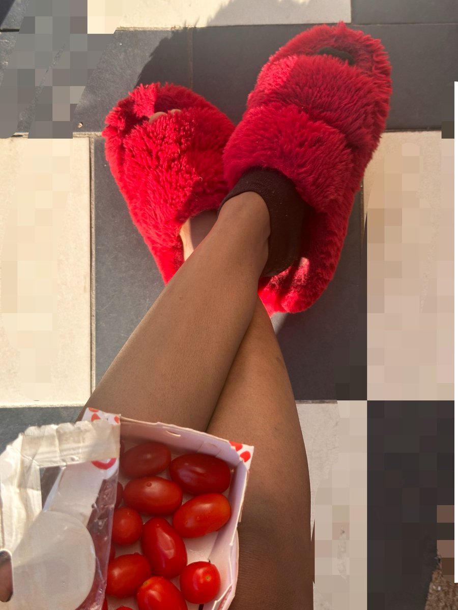 Nanablackfeet's tweet photo. Rafraîchis tes yeux #Pieds #Sandales #FeetFetish #FootFetish
#Orteils #PiedsDoux #FeetLover #Fetish https://t.co/KQU9ES6SYh