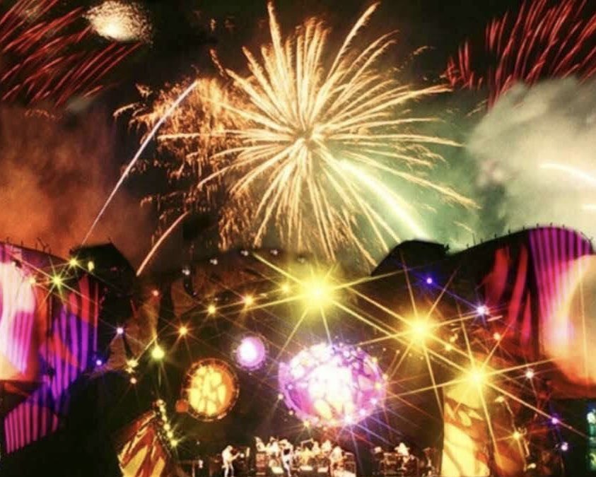 GratefulDead's tweet photo. “Always a hoot” 🌹

On this day in 1995, the Grateful Dead played their final show ever. It was the second of two consecutive nights at Soldier Field in Chicago, with The Band opening each show. After closing with a rare double encore of ”Black Muddy River” and “Box of Rain,” the final notes rang out with a fireworks display set to Jimi Hendrix's "Star Spangled Banner,” lighting up the Chicago skyline. No one in the crowd realizing they'd just witnessed the band's last concert, but as we all know, the music never stops 🌹

Photos by Philip Gerstheimer, Susana Millman, and Robbi Cohn