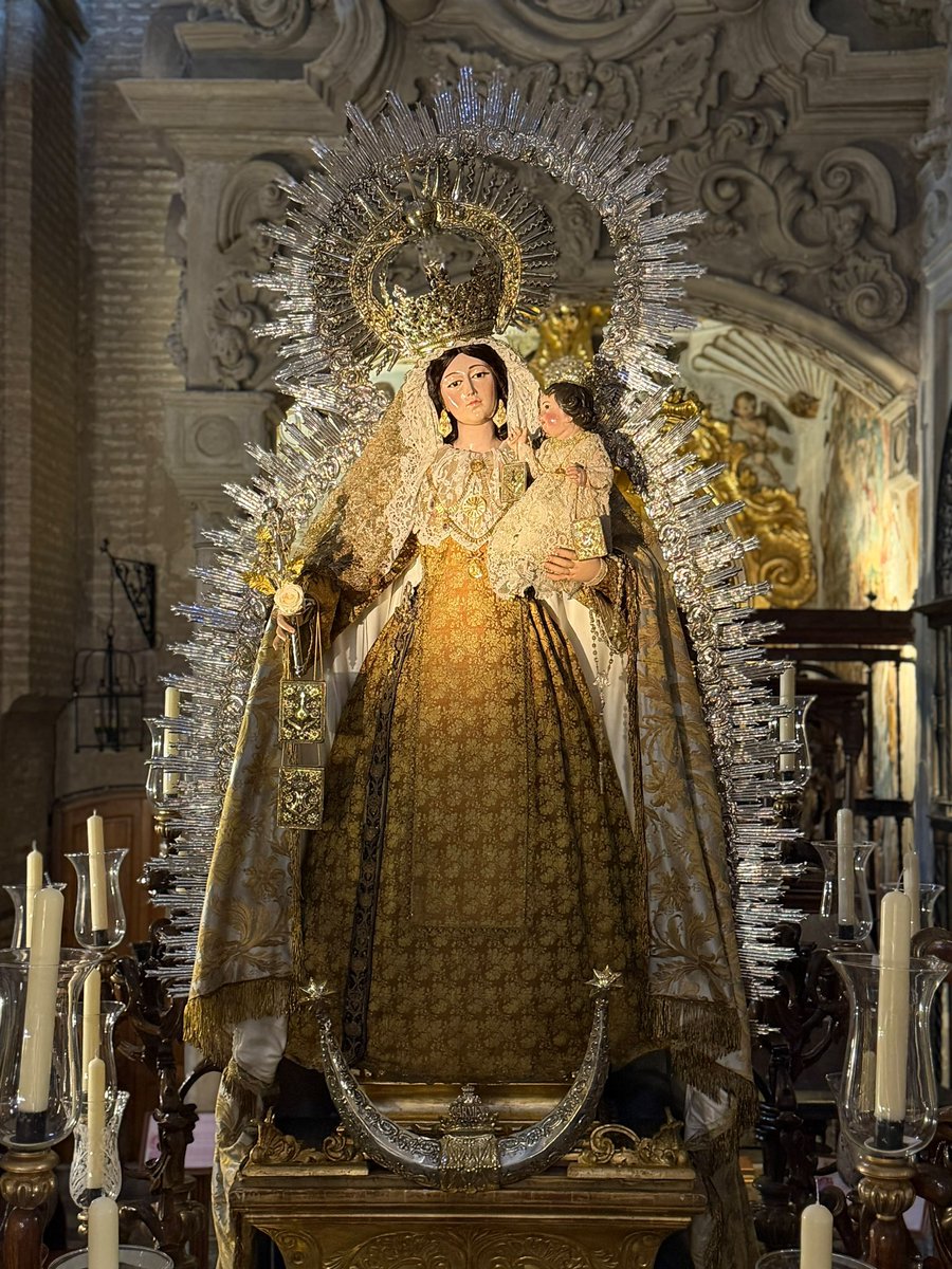 CarmenStaAna's tweet photo. Nuestra Señora del Carmen ya luce entronizada en su paso procesional a la espera de salir a bendecir las calles de su barrio de Triana el próximo sábado. 

¡Estrella de los Mares, ruega por nosotros!

Vestidor: Esteban Sánchez Rosado.

#CarmenSantaAna26 #TDSCofrade https://t.co/ojQRRBdhCi