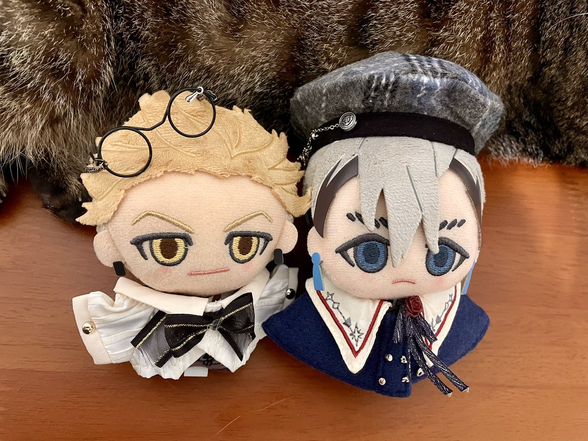 AimerKazusa's tweet photo. #Enzn
不確定眼鏡適不適合…
貴族學校的教師與學生？ https://t.co/LkoiO3TuQA