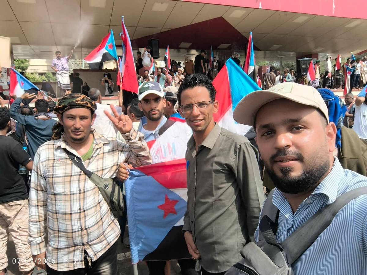 Anwar_suf89's tweet photo. (2)
شعب الجنوب اليوم يقف أمام مرآة التاريخ، ويرى فيها صنفين لا ثالث لهما ،الصنف الأول هم الثابتون الأنقياء الأوفياء، الذين لم تغيرهم المناصب ولم تلههم المغريات ولم تكسرهم الضغوط. هؤلاء لم يهتفوا للوطن من أجل مكسب عابر، ولم يوالوا القيادة من أجل كرسي زائل، https://t.co/PtmkAI22m6
