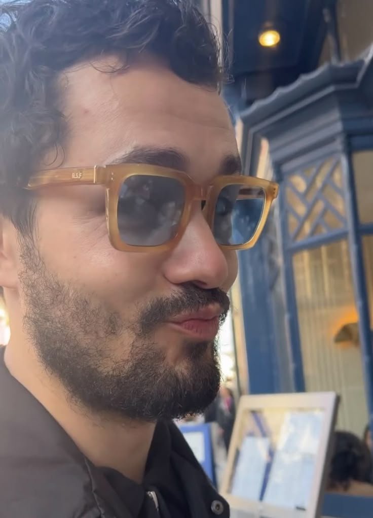 pedrobennetts's tweet photo. Hoje é o dia do meu menininho que, contra todas as expectativas do universo, eu carreguei comigo desde o início, de maneira literal. Há 25 anos nascia o meu peixinho, mas 9 meses antes disso você já era a minha vida inteira. https://t.co/7oUJXCrHuL