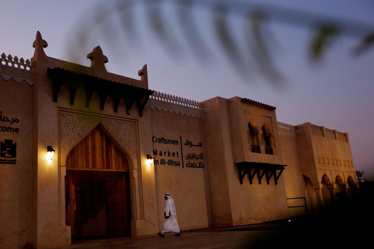 Umran_Alahssa's tweet photo. #الأحساء_لا_تتثاءب 
#عدسة_العمران 

ملامح من استلهام التراث العمراني بمدينة #الهفوف في العمارة المعاصرة
#العمارة_الأحسائية_الإسلامية
#الأحساء_موقع_تراث_عالمي 

عدسة : احمد السيف https://t.co/tLXbx6fSf0