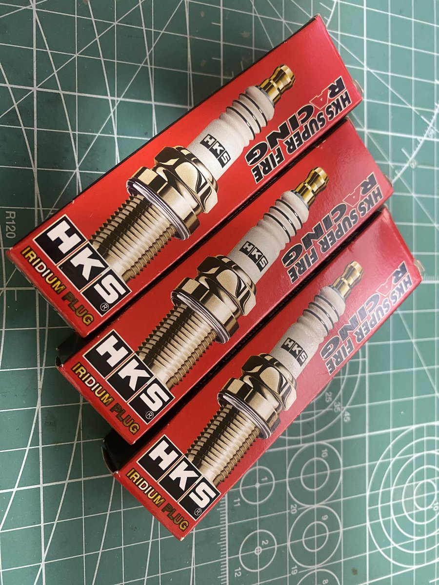 amp_hiroyasu's tweet photo. ぼやき
車検の時に持ち込みで交換してもらうプラグ購入して準備したけど
過去5回同じ物買ってきたけど今回初めて
3本で1万円超えたわ(涙
なんでもかんでも高くなったなぁ..... https://t.co/xzf292Y0eG