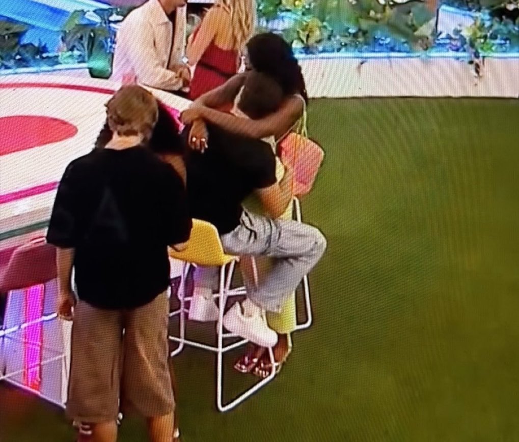 Blue_Babyyyyy's tweet photo. “Carl didn’t make Aniya sweat enough”

Does this look like a man that wanted to waste time playing games instead of finally being with the girl he almost lost #loveislandUSA https://t.co/9egzr4qmzW