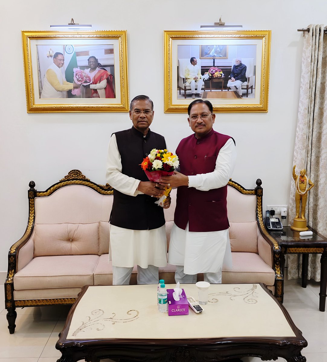 fskulaste's tweet photo. आज रायपुर में माननीय मुख्यमंत्री श्री विष्णु देव साय जी से शिष्टाचार एवं सौजन्य भेंट कर विभिन्न समसामयिक विषयों पर सार्थक चर्चा हुई। @vishnudsai https://t.co/KbA87Shtv9