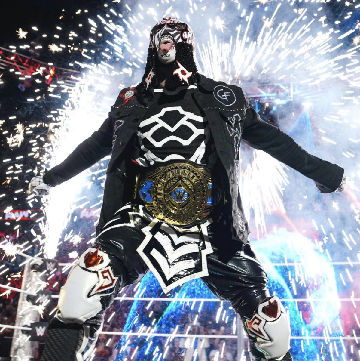 WrestlePurists's tweet photo. Penta said he prefers a six-sided ring, and was then asked if he’d ever want WWE to try using one:

“Why not, you know? Now in these times, WWE can do everything… Will be very special, right?

Penta is ready for everything, no matter the ring. Six, eight, ten, no matter what.“

(@battlegroundihr)
