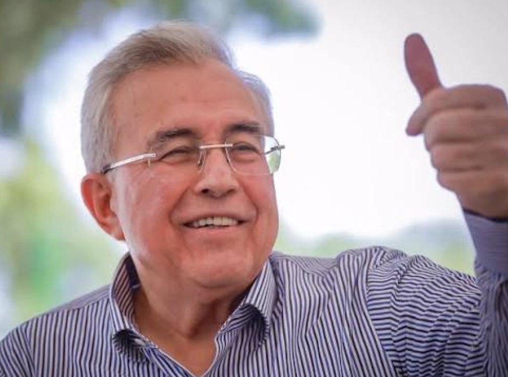 lopezdoriga's tweet photo. Caso Sinaloa.

“Es falso que Rubén Rocha Moya se encuentre o haya permanecido bajo resguardo del Ejército”, aclaró el Gabinete de Seguridad federal.

Más en https://t.co/BjdELZkpfR https://t.co/SN3Urj921z