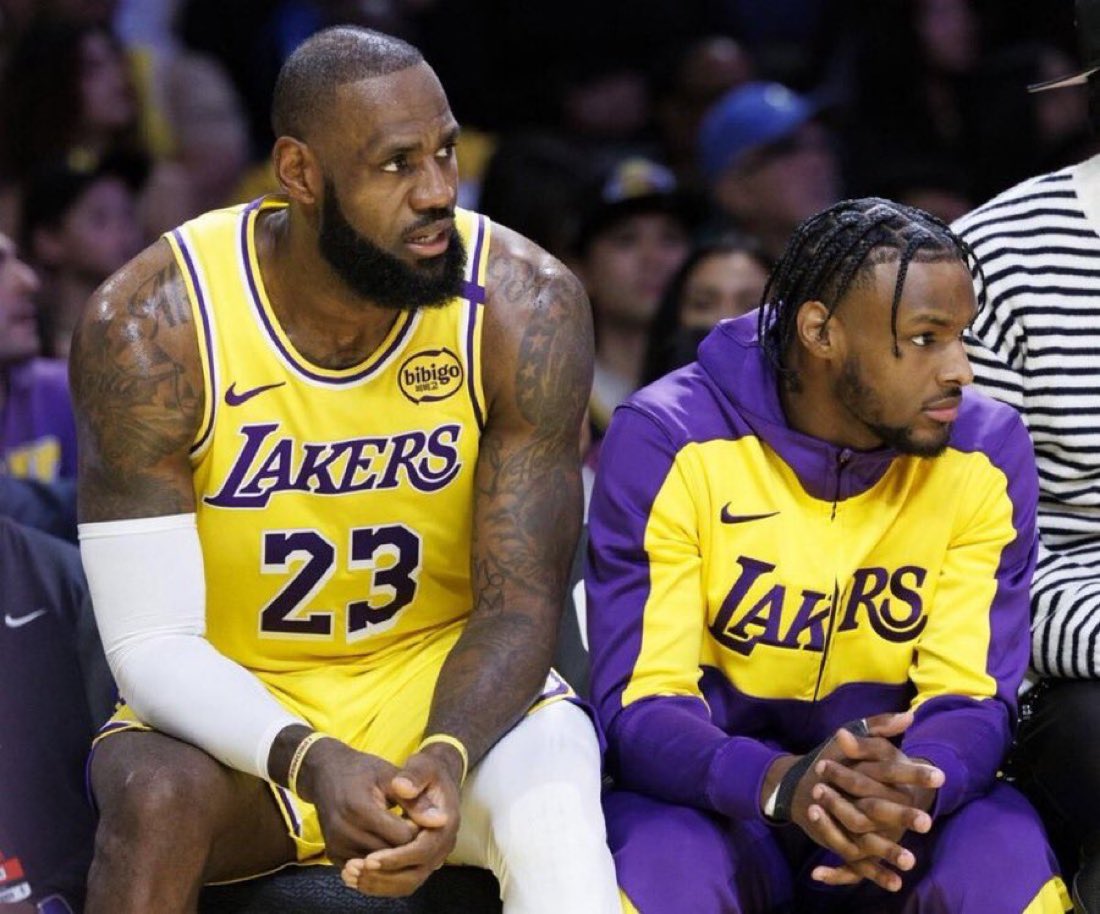 Fullcourtpass's tweet photo. Bronny was golfing with LeBron in Cleveland and had to borrow a golf club with the promise to bring it back at a later date, per @WindhorstESPN 

“His son Bronny was with him and he borrowed a three wood, with a promise to return it.”

(h/t @SMHighlights1) https://t.co/DnirhQiCJC