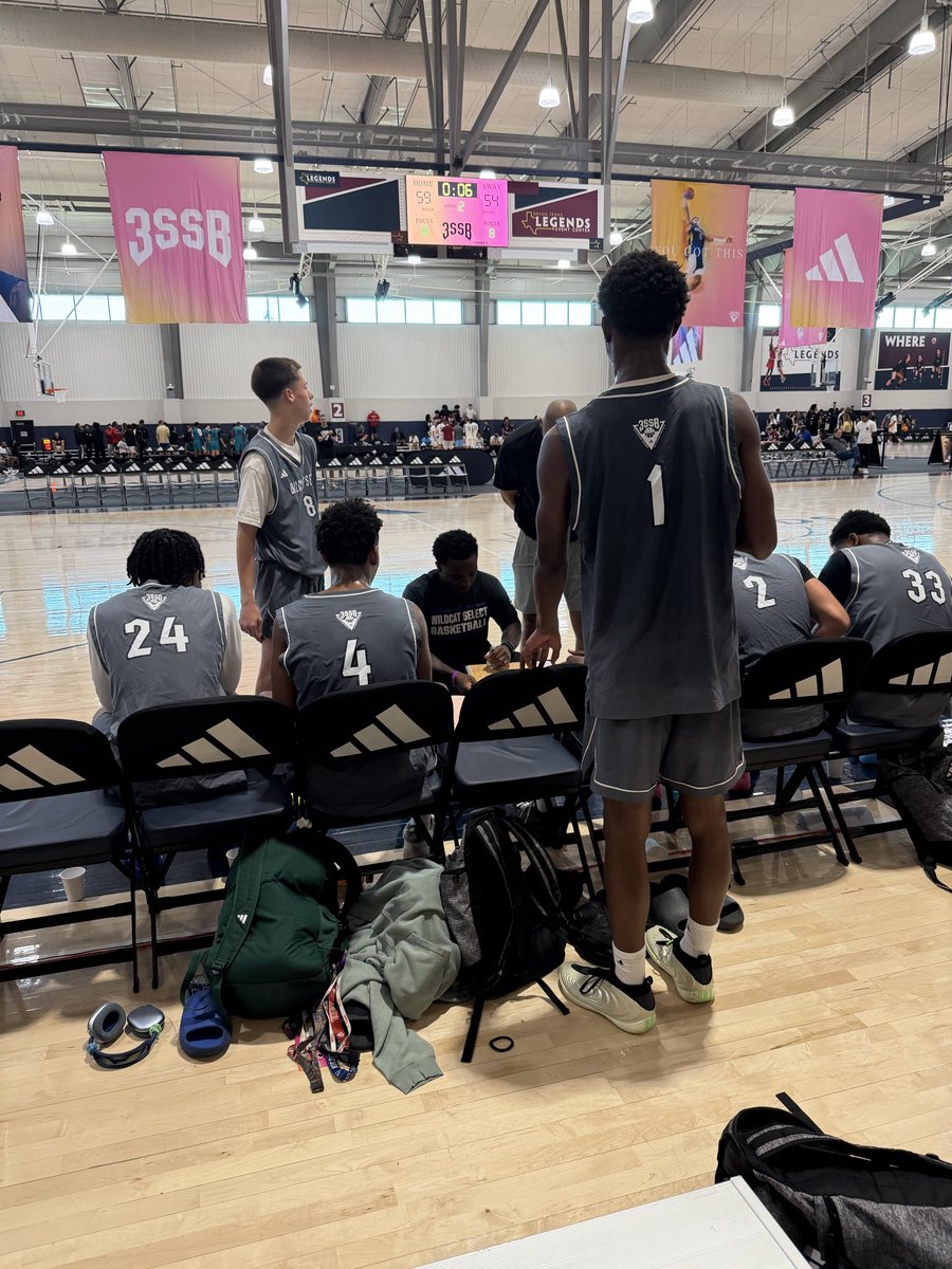 NextUpRecruits's tweet photo. It’s a joy watching former #NextUp camper and baller @jamilwilson_22 coach his @WildcatSelect AAU team. 

It’s awesome to see someone who once came through our camps now impacting young players in such a positive way. https://t.co/DYgwt9eDNA
