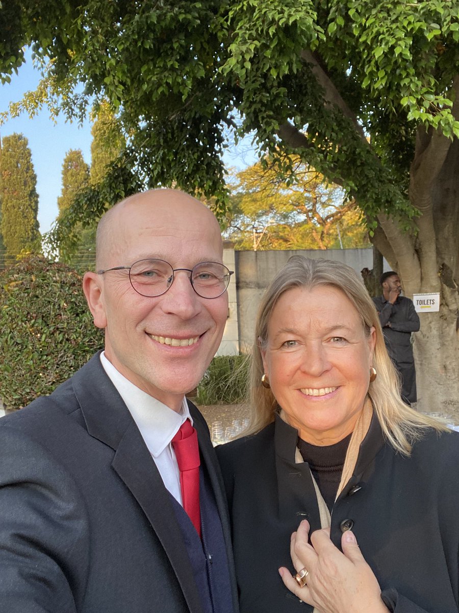 AmbPeschke's tweet photo. 🇪🇺🫱🏻‍🫲🏾🇿🇦
Farewell Party of our wonderful EU Ambassador to Mzansi

She did an amazing job

Siyabonga, Sandra 🙏 https://t.co/Mu9QuRy9SI