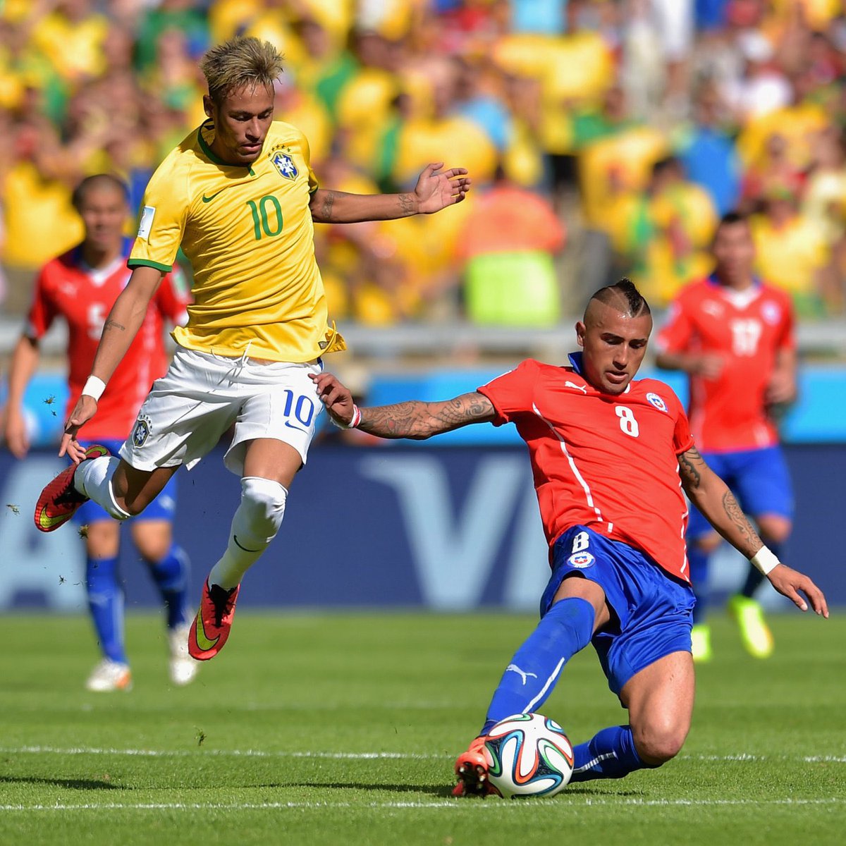 AlonsoNovoa7's tweet photo. Vidal se operó el 7 de mayo del 2014 su tema en los meniscos… un mes después debutó de titular vs Australia. 

El más grande de nuestra historia. Arturo Erasmo Vidal Pardo. https://t.co/SnJP4uNNc3