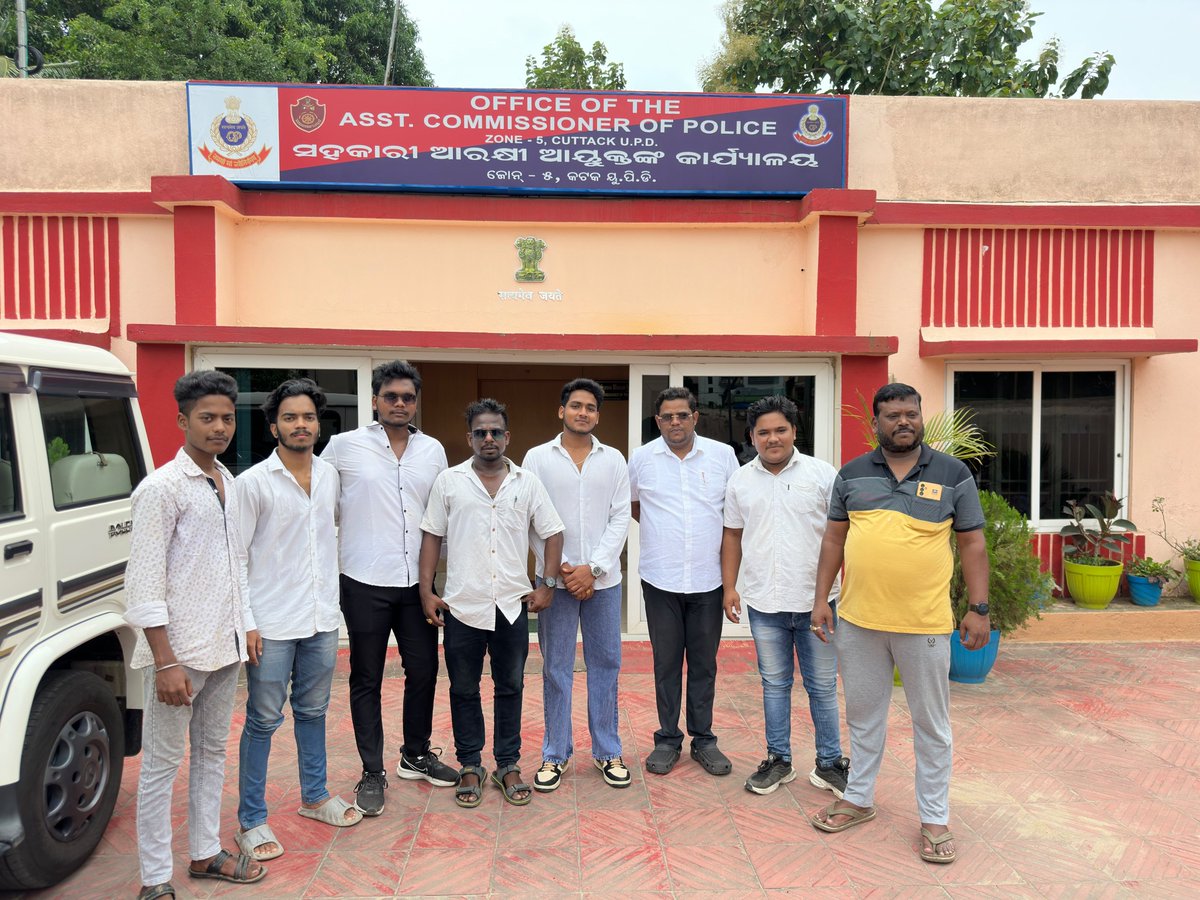 CuttackDCC's tweet photo. No room for abuse of power ❌

​Following the viral audio/video of the Kandarpur IIC threatening and verbally abusing a local gas delivery boy for refusing free cylinders, Cuttack Congress has officially intervened.
​#JusticeForDeliveryWorkers #CuttackPolice #BiplabSiladitya https://t.co/lgK8aN9uFE
