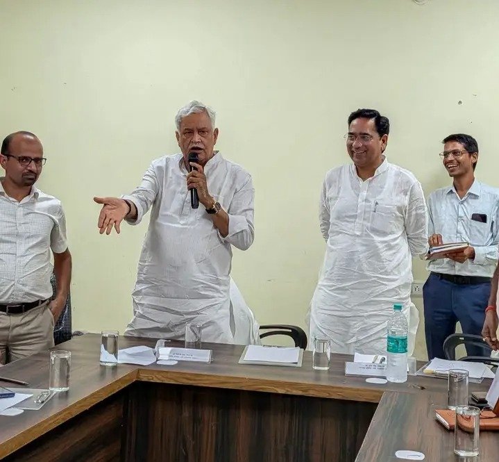 Meena_smaj's tweet photo. दोनों भाईयों (रावत मीणा) का आभार,
चांग के चित्तों की याद आ गई।
@DrKirodilalBJP @SureshRawatIN
#Minas #Mina #Meena #Rawat #DNA #Panchana #Dam #Chang #Chita #Barad #Kathat #Meharat https://t.co/cCNFWbuLV7