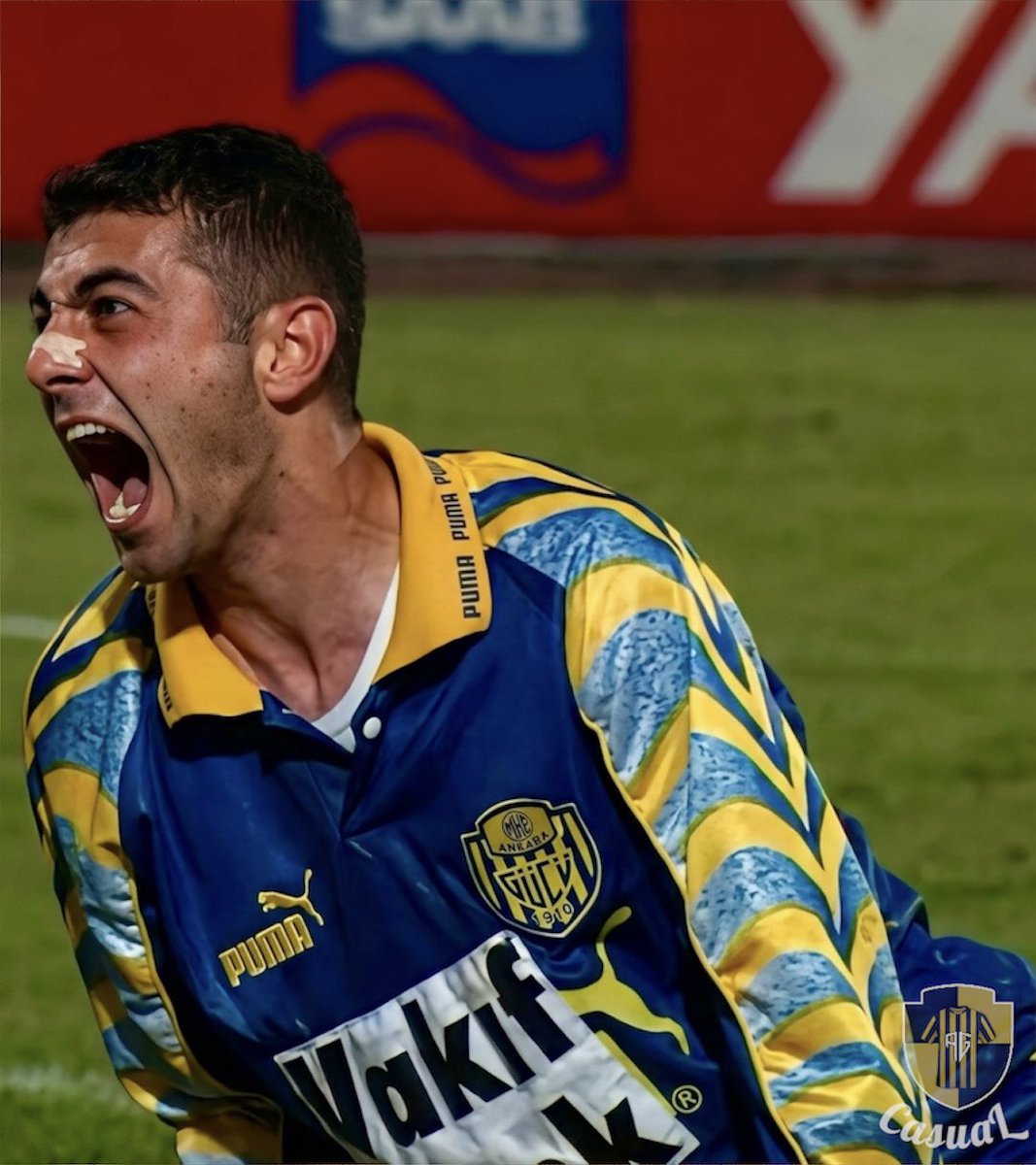 0ucyuzoniki's tweet photo. 📅 20 yıllık hasret, tek karede son buldu.
🟡🔵 Ankaragücü | 1997 • 1998 https://t.co/CEUoc7T2xb