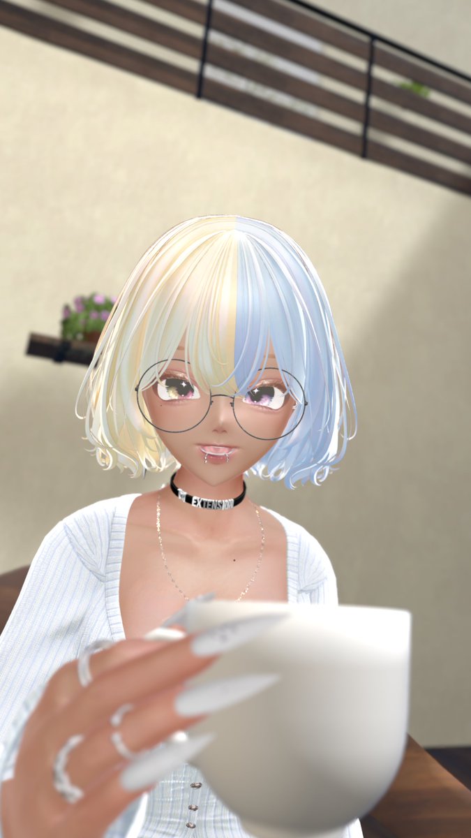 guhe_vrc's tweet photo. 突発で平成ギャルを生み出すのは私にはこれが限界ッ！

アバター&amp;チョーカー #LUMINA_EX &amp; #EXTENSIONCLOTHING
髪型&amp;眼鏡 #mochipun
アイテクスチャ #Berrixy
口ピアス #ST4Y__COOL
お洋服 #CLAM55
ネイル #iixiona https://t.co/8fbdFTZoCt