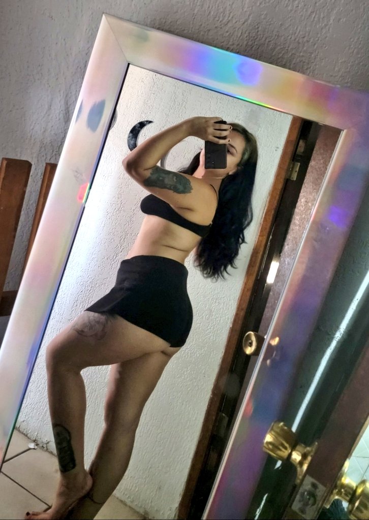 marleyaaa2001's tweet photo. Quieres ver que hay debajo del short?💦

https://t.co/8bOOxhl5Na https://t.co/69qV5lEcYP
