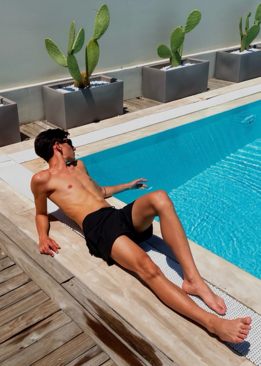 nickuchebi's tweet photo. Endless Summer Vacation #NewProfilePic https://t.co/MkOtUjSlUt