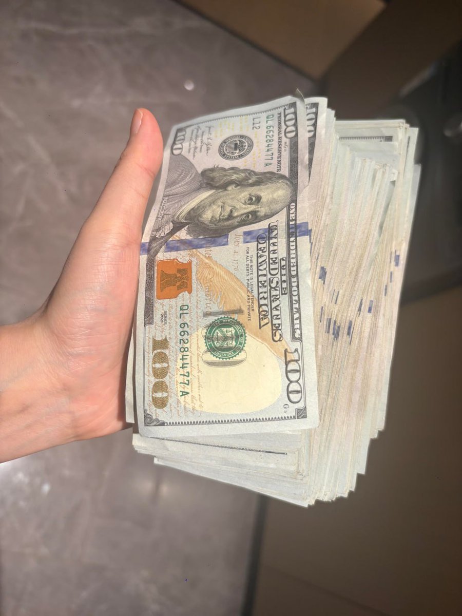 zigzags06's tweet photo. Time changes, but the hustle stays the same. 💵✨Out with the old, in with the new.
#USD #Cash ✅ https://t.co/iwILLKku0h