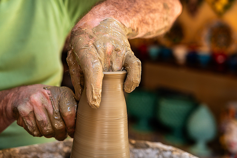 _almostPerfect_'s tweet photo. Stepping into the local ceramic workshop today—hands covered in clay, shaping small bowls that hold more than just food. Pure, messy, joyful art that feels like coming home. ， https://t.co/y26GK7kQeh