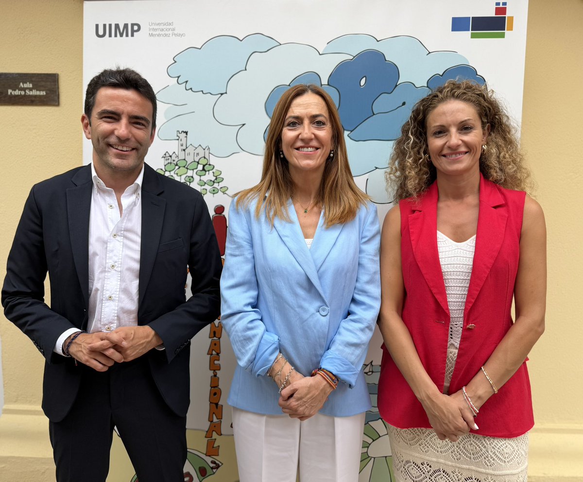 pedro_casares's tweet photo. Esta tarde, en la @UIMP, con @VirBarcones, secretaria general de Protección Civil y Emergencias del ministerio del @interiorgob.

La universidad de universidades siempre es un espacio para el reencuentro con compañeros y amigos que participan en los cursos de verano. https://t.co/TRSQ0DJOuQ