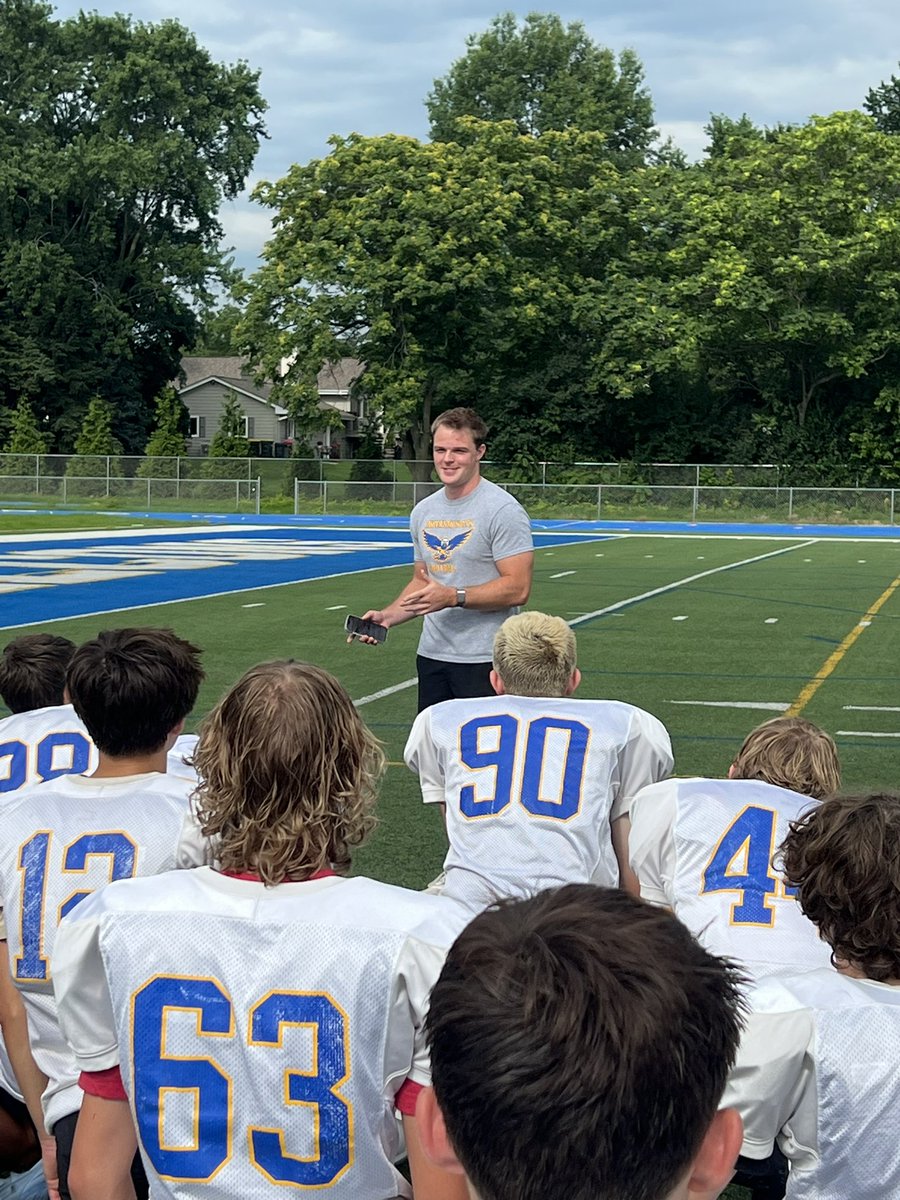 FroshWnhs's tweet photo. Thank you to alumni, @BraytonMaske for sharing his football experiences as the second #FalconTalk speaker of the summer! #AlwaysAFalcon #Dominate #Swarm @Coach_Pearlman @CoachBellini https://t.co/x9E0YhprL9