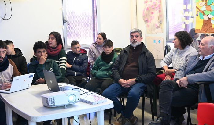 Municipiod's tweet photo. ¡Avanza el proyecto Giraldez! 💪 Jornada de intercambio con jóvenes. 🗣

Más información: https://t.co/ax18wtdnAZ

#municipiod #noticiasmunicipiod #actividadesmunicipiod #proyectogiraldez https://t.co/PAOildctNL