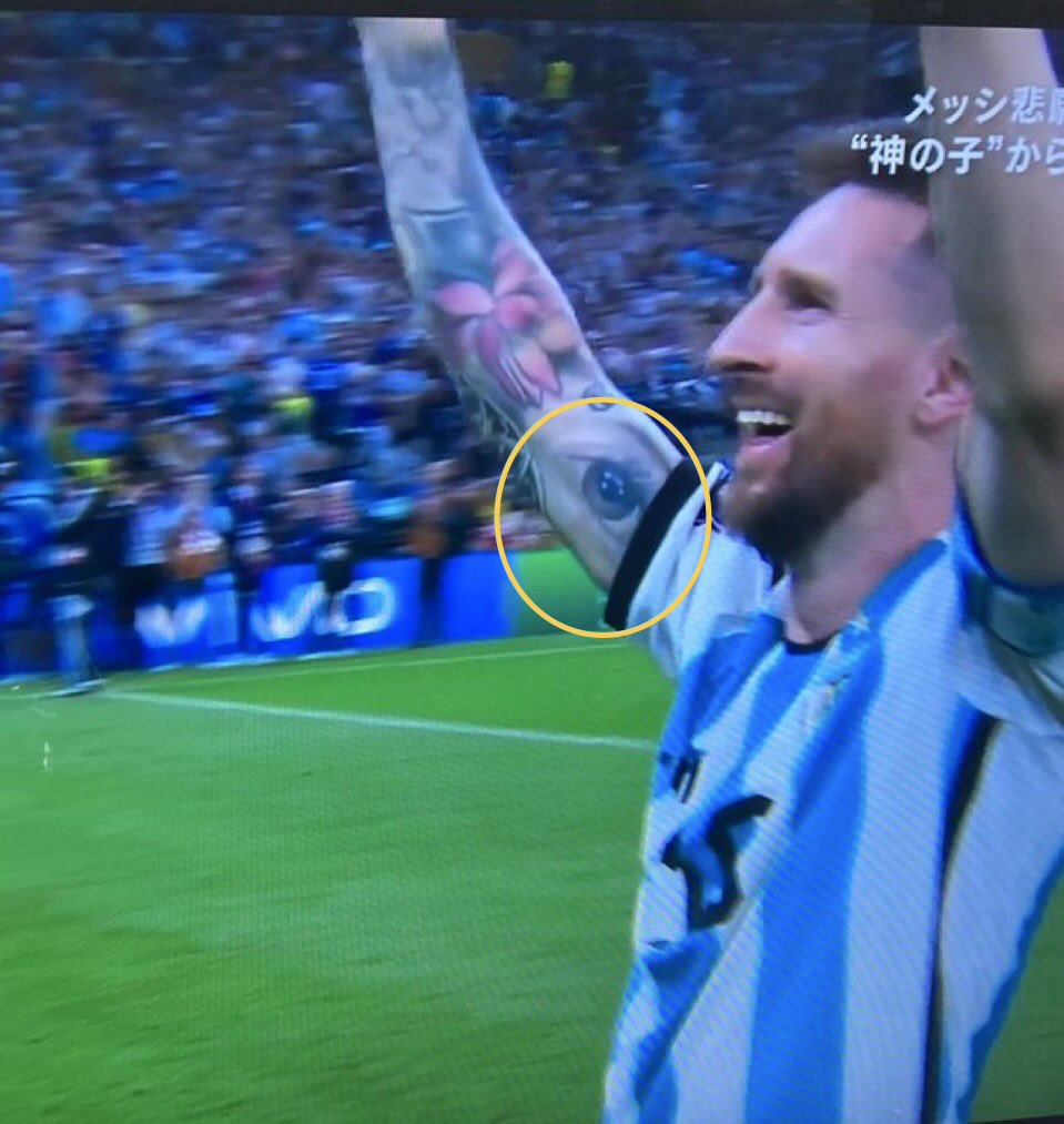 Kaz1717999Q's tweet photo. 虚構のサッカーヒーロー。
闇の正体。 https://t.co/Jfn1jO88jp