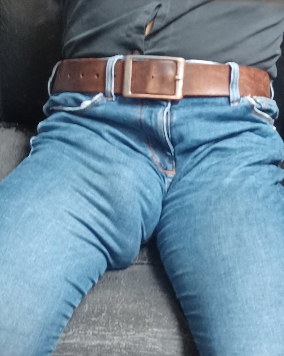 mr10inchhung's tweet photo. Wanna sit on my knee? 🤩😍🥰

...

#bigdick #bigcock #hugedick #hugecock #massivedick #massivecock #thickdick #thickcock #freeballing #denim #denimbulge #bigbulge #hugebulge #massivebulge #monsterbulge #bigbulgedaily #bulgeoftheday  #dickoftheday #10inch #26cm https://t.co/KPaIgcHhOD