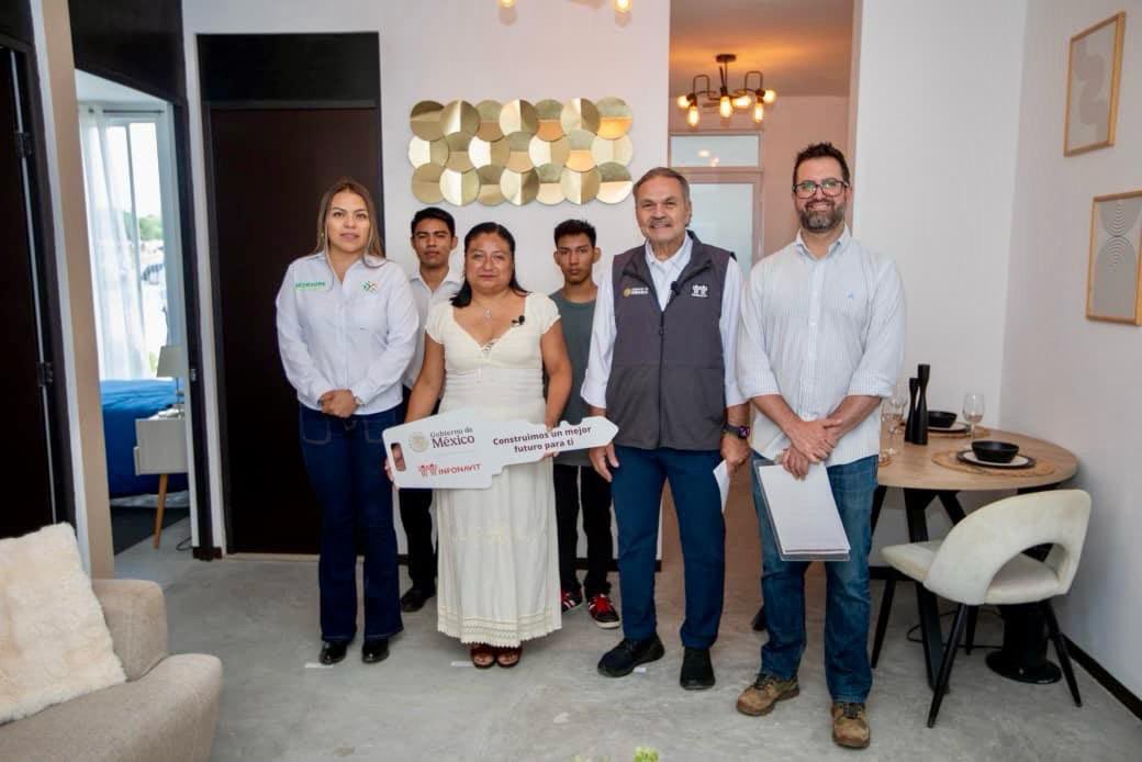 CortedeCajaMX's tweet photo. 🔍 Octavio Romero, Director General #Infonavit, en enlace en vivo con la Presidenta Claudia Sheinbaum, encabeza entrega de #ViviendasdelBienestar en San Luis Potosí.
👁️VER👉https://t.co/9IV0VjGisO 👈
🔍 Corte de Caja #CortedeCaja #CortedeCajaNoticias #vivienda @GobiernoMX @RGC_Mx https://t.co/00Yq7RRdqm