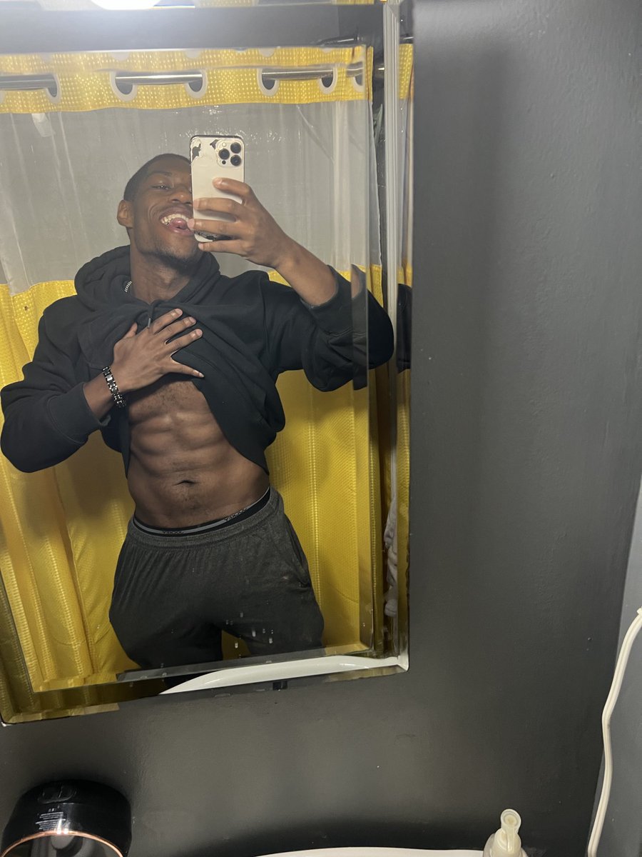 officiallyInsy's tweet photo. Benž #philly #Panamá #worldcup #fitness https://t.co/JC706ohlz9