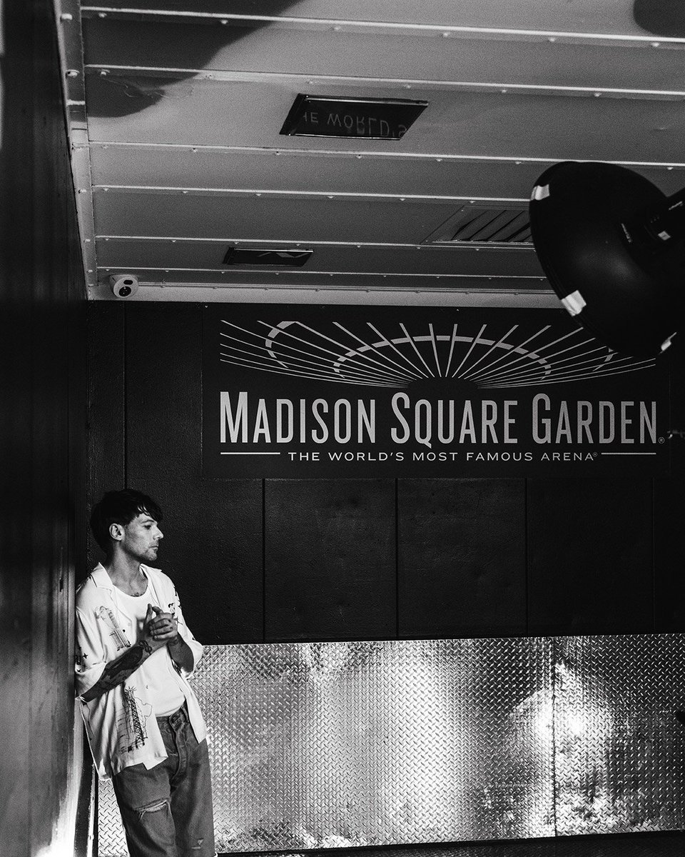 LouisWT91World's tweet photo. 📸| Louis Tomlinson Behind the Scenes of his Madison Square Garden SOLD OUT Show 

Via Billboard https://t.co/pJ1jgDxJyd