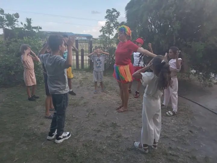 YalisetL's tweet photo. Los talleres de teatro llenaron de alegría a los pequeños de la comunidad de Herrera 1, #Baguanos, #Holguín. Un espacio creado para compartir conocimientos a través de las artes en este #VeranoConMiGente
#BJMPresente https://t.co/pSEcPnb2gS