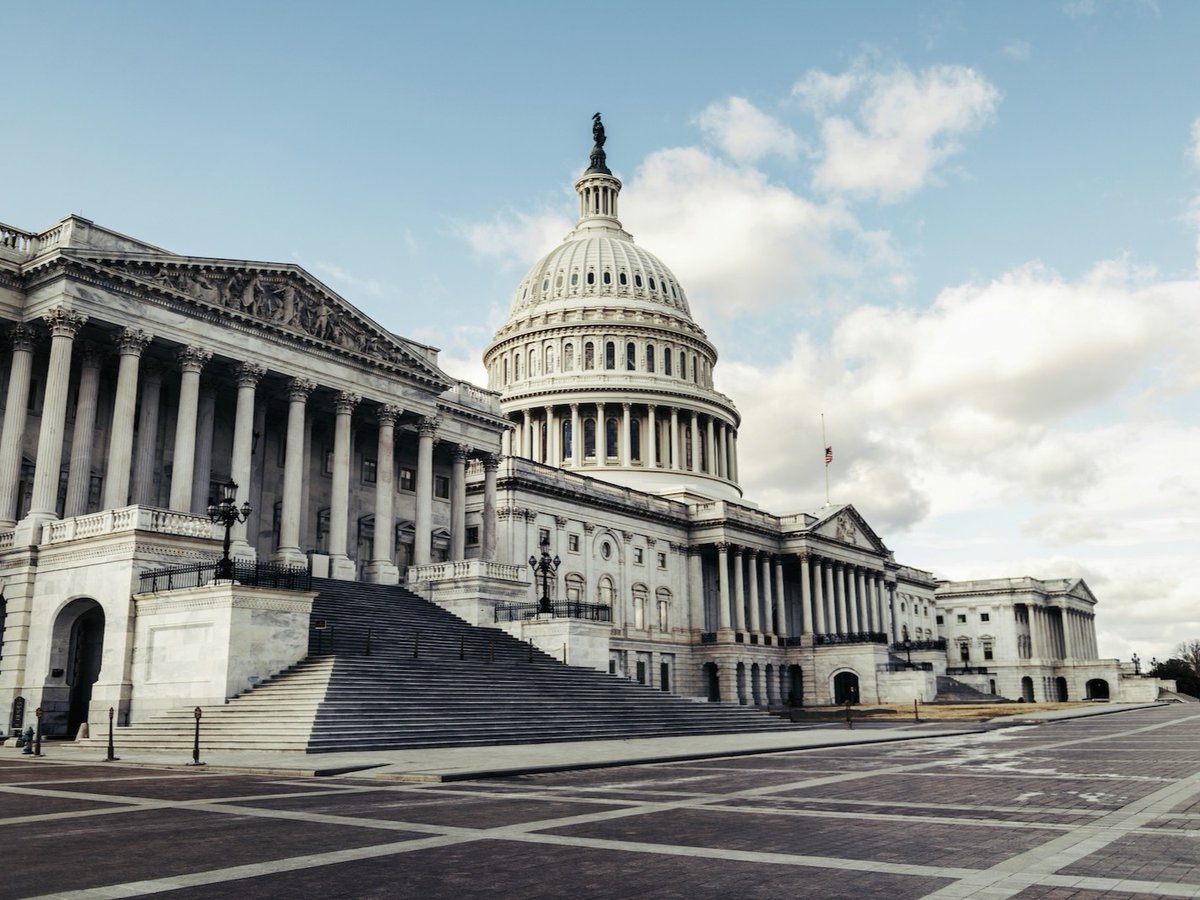 CoinMarketCap's tweet photo. LATEST: 🇺🇸 Sen. Ron Wyden is urging Senate leaders John Thune and Chuck Schumer to preserve Section 604 — the Blockchain Regulatory Certainty Act — within the broader CLARITY Act. https://t.co/8URT2HZg1v
