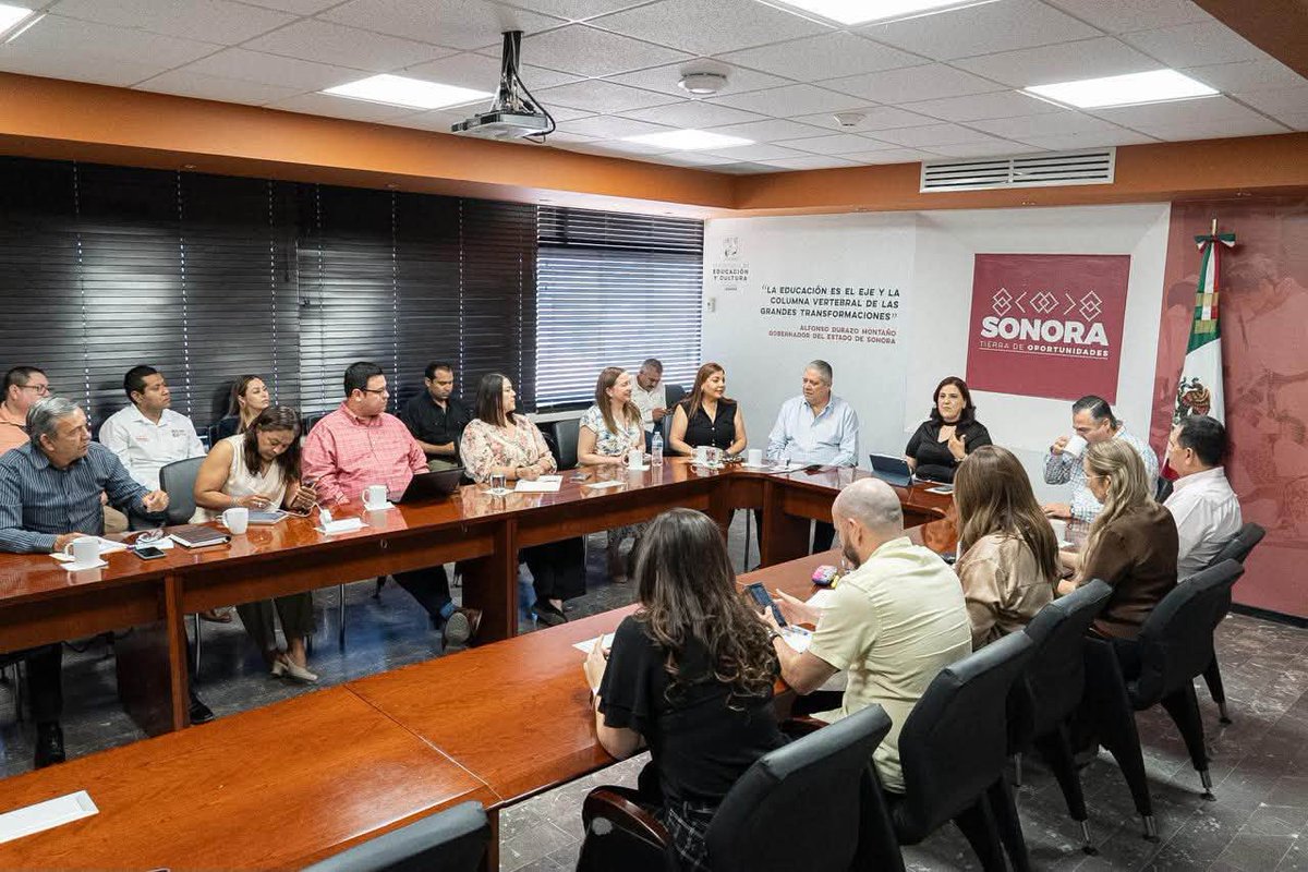 SECSonora's tweet photo. El @gobiernosonora, a través de la Secretaría de Educación y Cultura (SEC), avanza en los trabajos de organización del ciclo escolar 2026-2027. 🫱🏻‍🫲🏼✨

Lee el boletín completo en: https://t.co/Du5GLENML0 https://t.co/cflieHFUAw
