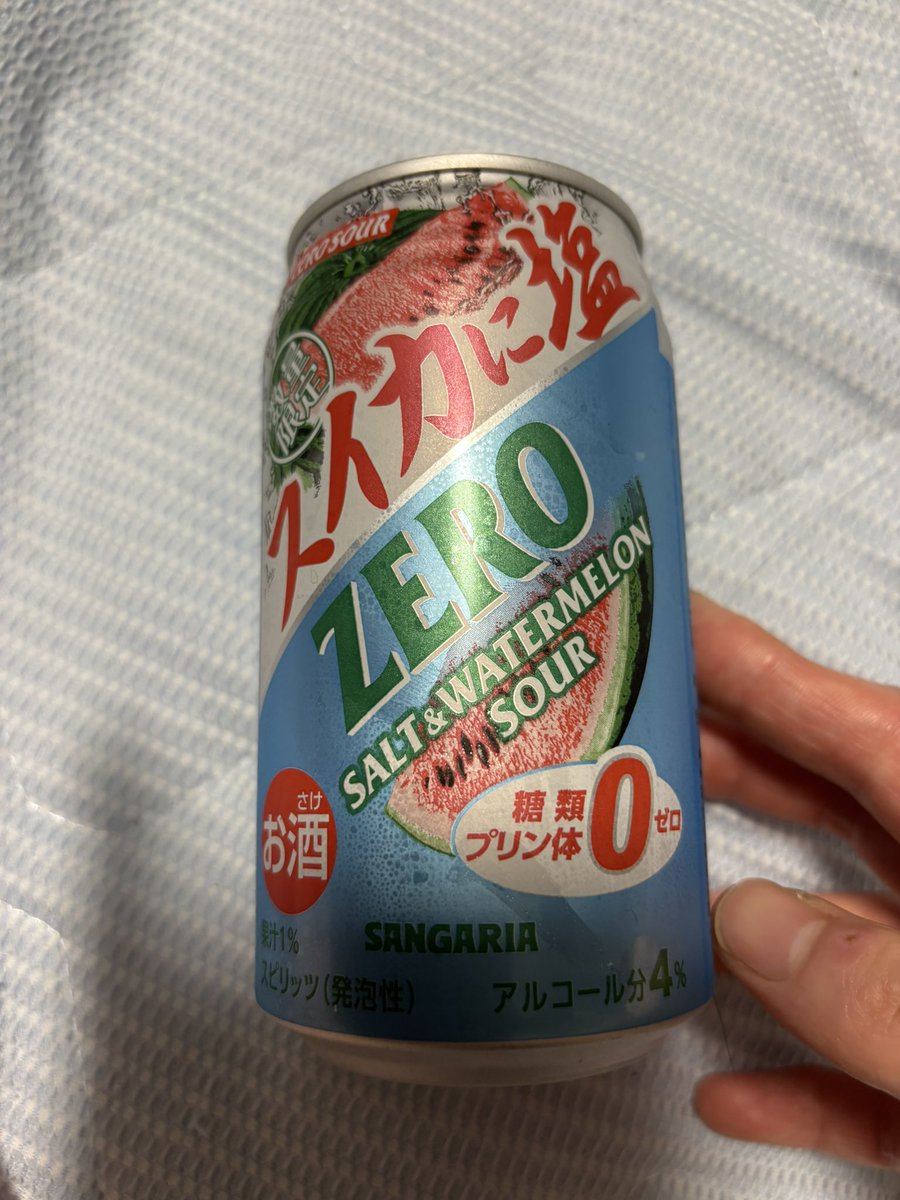 knaeka's tweet photo. ミルクティー飲もうと冷蔵庫開けたらなんか見つけた(｀･ω･´)果汁1%なら飲める(｀･ω･´) https://t.co/7A0onAIV2b