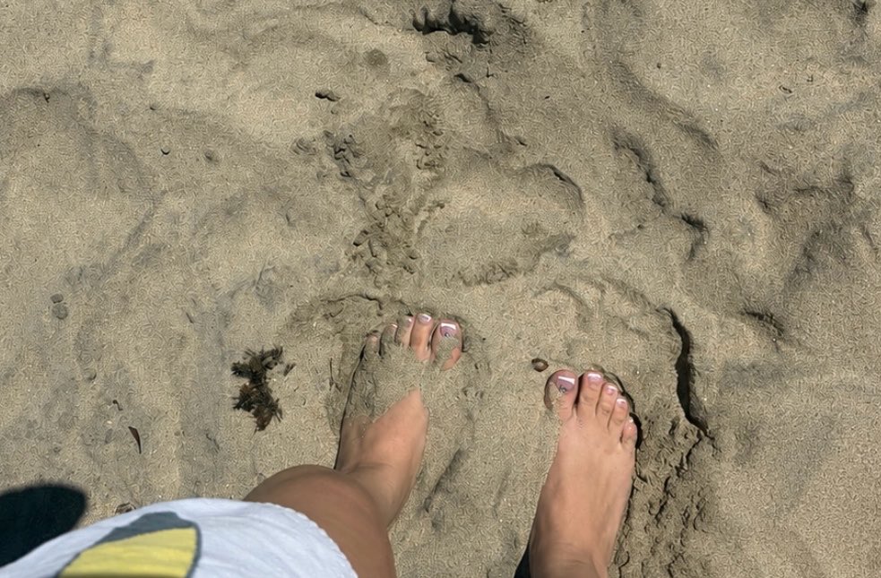 Cupcakesol3s's tweet photo. Just a little beach day🤗 🏝️ #feet #beach #sand #dmformore https://t.co/6OUadR7fQ3 https://t.co/EdFzVoPh4C
