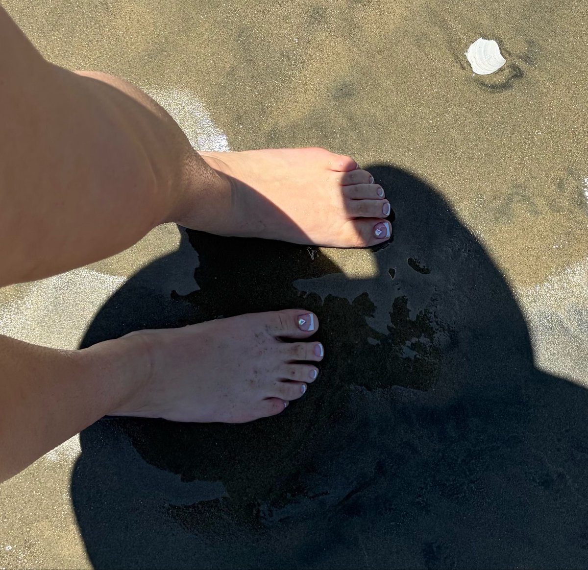 Cupcakesol3s's tweet photo. Just a little beach day🤗 🏝️ #feet #beach #sand #dmformore https://t.co/6OUadR7fQ3 https://t.co/EdFzVoPh4C